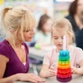 Kép 2/6 - Szivárvány torony montessori játék, 8 színes-forgó kerékkel