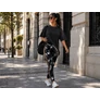 Kép 8/11 - Női márvány push-up magas derekú has és fenék formáló fitnesz leggings S/M, fekete