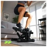 Kép 7/13 - BodyStep Otthoni Stepper állítható ellenállással csúszásmentes pedálokkal, LCD kijelzővel és rugalmas kötelekkel a karok edzéséhez, fekete