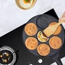 Kép 4/7 - Tapadásmentes palacsintasütő Emoji mintával 26 cm