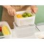 Kép 9/13 - Konyhai ételtároló dobozok kivehető zöldségmosókosárral, zárható fedővel, 4 részes, mosogatható, mikrózható