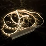 Kép 2/5 - 2 méteres elemes-USB-s LED szalag, mozgásérzékelős, meleg fehér