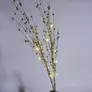 Kép 2/5 - 10 LED-es elemes világító arany színű sakura fűzfa ágak, 75 cm