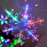 Kép 5/5 - 112 LED-es elemes Hópihe jégcsap kültéri-beltéri fényfüggöny, színes RGB, 200 cm széles, 8 világítási móddal