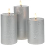 Kép 2/5 - 3 db-os LED-es láng hatású adventi gyertya dekor, időzíthető 8/16 órás , meleg fehér láng, szürke, távirányítóval, 10, 12,5, 15 cm 