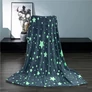Kép 4/7 - Sötétben fluoreszkáló XXL takaró 200 x 150 cm, szürke-csillagos