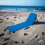 Kép 2/6 - Nagyméretű összehajtható puha strandszőnyeg, háttámlával, 150 x 47 cm - kék