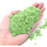 Kép 4/6 - Kinetikus homok felfújható homokozóval, formákkal, 2 kg -  zöld homokkal