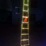 Kép 5/5 - 124 LED-es Mikulás 8-as mászólétra meleg fehér LED fényekkel, 200 x 26 x 4 cm , 8 fényjátékkal, 6/18  órás időzítővel, IP44