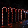 Kép 2/7 - 8 db-os "candy cane" világító cukorka sétapálca lámpa szett, elemes, 56 LED, 47 cm
