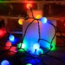 Kép 3/6 - 50 LED-es napelemes dekor gömb, kerti LED fényfüzér, színes, 7 m IP44