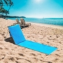 Kép 2/5 - Nagyméretű összehajtható puha strandszőnyeg, háttámlával, 158 x 53 cm - kék
