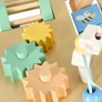 Kép 3/6 - Montessori Ludo Manipulatív Asztal 47,5x29,5x37cm, Fa, 3+, Cintányér, Szortírozó